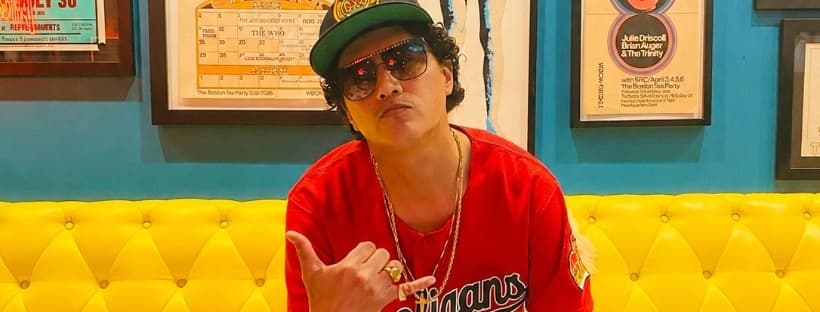 Bruno Mars Impersonator cover