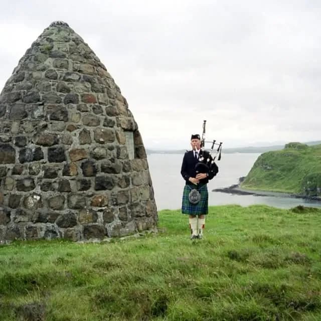 Seattle's Bagpiper Neil Hubbard