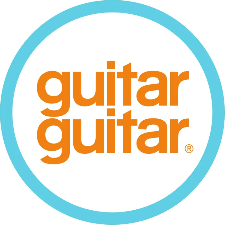 Solo Singing Guitarist