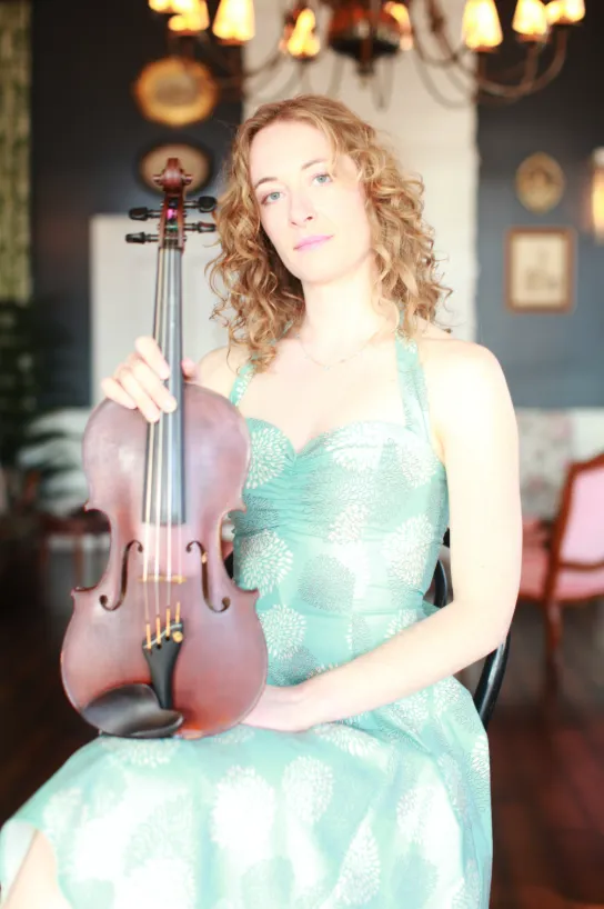 Laurel Thomsen Violin/Viola Performance